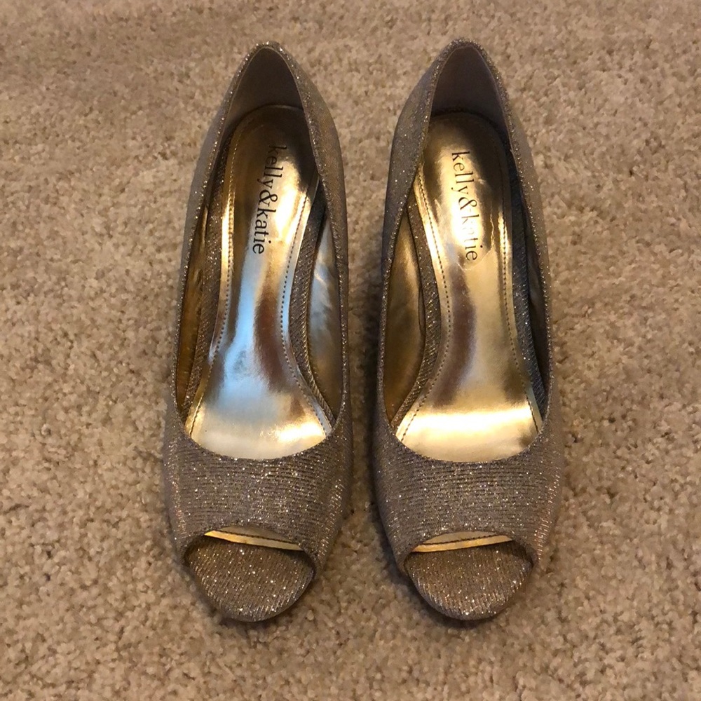 Like New Silver/Gold Kelly & Katie Wedges